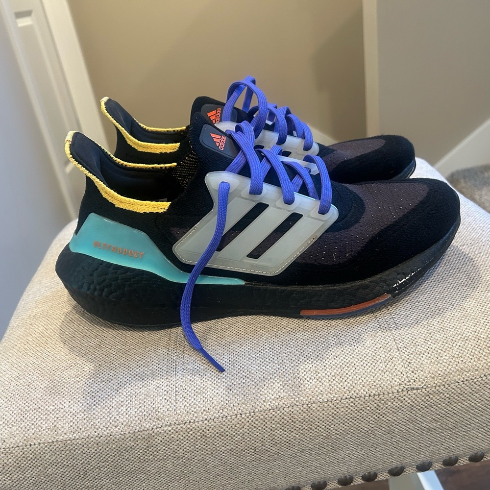 Adidas ultra boosts primeblue. Size 9
